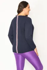 KADIN LACİVERT V YAKALI ARKA ŞERİT DETAYLI KENDİNDEN DESENLİ TUNİK