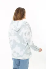 Women's Plus Size Green Batik Patterned Hooded Sweatshirt 65N37521