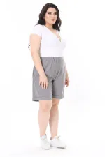 Kadın Büyük Beden Gri Bürümcük Kumaş Beli Lastikli Yan Cepli Şort 65N37979