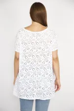 Kadın Beyaz Büyük Beden Delikiş Kumaş V Yakalı Kısa Kollu Bluz