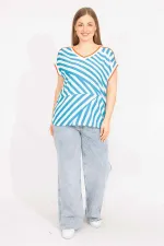 Kadın Turkuaz Büyük Beden Ön Çizgili V Yakalı Bluz 65N35709