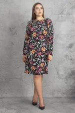 Kadın Siyah Zincir Aksesuarlı Yaka Detaylı Yan Büzgülü Elbise 65N19795