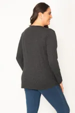 KADIN FÜME BASKI DETAYLI TAŞ İŞLİ KELEBEK FİGÜRLÜ BİSİKLET YAKA TUNİK