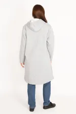 Kadın Gri İçi Şardonlu Polar Kumaş Ön Fermuarlı Kanguru Cepli Kapşonlu Mont 65N34653
