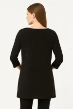 Chemisier noir grande taille pour femme avec détails à paillettes dorées, manches 3/4, 65N39240