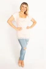 Kadın Pembe Yaka Ve Etek Ucu Dantel Detaylı Düşük Yakalı Bluz 65N34531