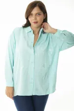 Kadın Büyük Beden Camgöbeği Yeşil Saten Kumaş Kendinden Desenli Uzun Kollu Gömlek 65N37050