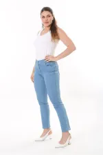 Kadın Büyük Beden Mavi Likralı 4 Cepli Renk Detaylı Kot Pantolon 65N37725