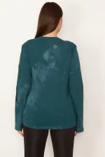 KADIN PETROL PAMUKLU KUMAŞ BATİK DESENLİ UZUN KOLLU BLUZ