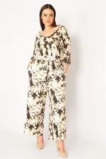 KADIN KAHVE BATİK DESENLİ BEL KISMI LASTİK VE CEP DETAYLI GENİŞ PAÇALI TULUM