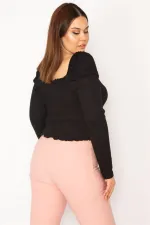 KADIN SİYAH BEDEN KISMI GİPE LASTİKLİ KARMEN YAKA UZUN KOLLU CROP BLUZ