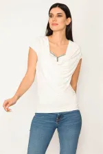 Kadın Kemik Taş Detaylı Düşük Yakalı Bluz