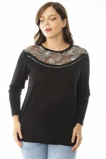 Kadın Büyük Beden Siyah Yakası Tül Nakış Ve Taş Detaylı Uzun Kollu Bluz 65N36860
