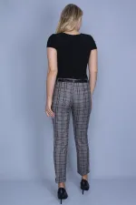 KADIN RENKLİ EKOSE DESEN YAN CEPLİ ARKA FLOTA SÜS CEPLİ SUNİ DERİ KUŞAK DETAYLI PANTOLON