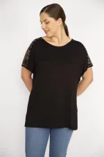 Kadın Siyah Büyük Beden Omuzları Lak Baskı Ve Taş Detaylı Bluz