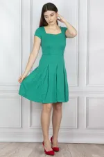 ROBE À COL CARRÉ ET PLISSÉE