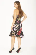 KADIN RENKLİ SCUBA KUMAŞ ETEĞİ VOLANLI ASKILI ELBİSE