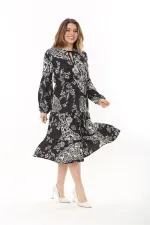 Kadın Büyük Beden Siyah Yaka Bağcık Ve Kol Ağzı Lastik Detaylı Katlı Uzun Elbise 65N37561