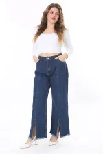 Kadın Büyük Beden Lacivert Yıkama Efektli Kup Ve Yırtmaç Detaylı Kot Pantolon 65N38077