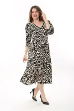 Kadın Büyük Beden Siyah V Yakalı Bürümcük Kumaş Kapri Kollu Elbise 65N37622