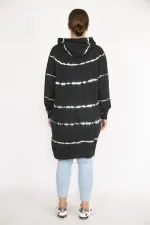 Kadın Büyük Beden Siyah Batik Desenli Kapşonlu Uzun Sweatshirt