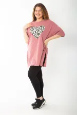 Kadın Büyük Beden Gül Kurusu Ön Baskılı Yan Yırtmaçlı Kısa Kollu Bluz 65N37758