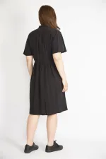 Kadın Siyah Büyük Beden Ön Düğmeli Bel Kısmı Lastik Detaylı Elbise