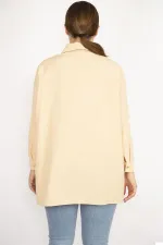 Kadın Büyük Beden Bej Poplin Kumaş Ön Düğmeli Yan Yırtmaçlı Uzun Kollu Gömlek 65N36799