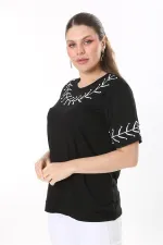 Kadın Büyük Beden Beyaz İnci Ve Nakış Detaylı Kısa Kollu Bluz 65N37677