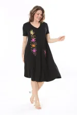 Kadın Büyük Beden Siyah Nakış Detaylı V Yakalı Cepli Elbise 65N37962