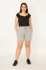 Kadın Gri Pamuklu Kumaş Kuşgözü Detaylı Bel Lastikli Cepli Şort 65N32350