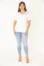 Kadın Büyük Beden Beyaz Pamuk Kumaş Dantel Detaylı Bluz 65N36937