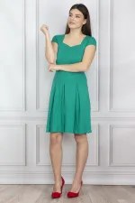 ROBE À COL CARRÉ ET PLISSÉE