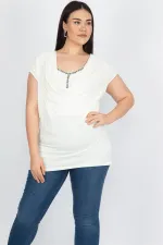 Kadın Büyük Beden Kemik Taş Detaylı Düşük Yakalı Bluz 65N37662