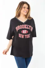 Kadın Büyük Beden Siyah Pamuklu Kumaş V Yaka Ribana Ve Baskı Detaylı Tunik 65N37456