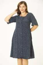 Kadın Büyük Beden Lacivert Dokuma Viskon Kumaş Ön Düğmeli Cepli Elbise 65N36785