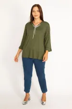 Kadın Bordo Yakası Kuşgözü Bağcık Detaylı Kol Ağzı Fırfır Büzgülü Bluz 65N34648