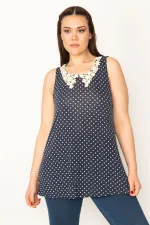 Kadın Lacivert Yaka Dantelli Puan Desenli Bluz 65N32431