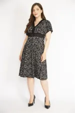 Kadın Siyah Büyük Beden Yaka Ve Beli Geniş Kopenaki Dantelli Evaze Elbise