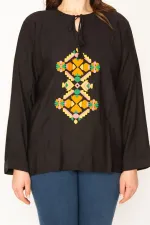 KADIN SİYAH NAKIŞ DETAYLI YAKA BAĞCIKLI BLUZ