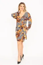 KADIN RENKLİ BELİ TOKA AKSESUARLI KAPALI ANVELOP ELBİSE