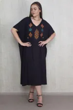 Kadın Siyah Nakış Detaylı Rahat Kesim Elbise 65N22609