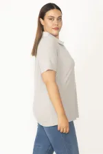 Kadın Gri Pamuklu Kumaş Polo Yakalı Pat Düğmeli Bluz 65N27322