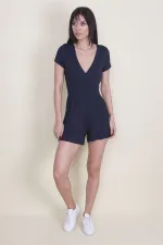 COMBINAISON SHORT COURT BLEU MARINE POUR FEMME AVEC COL ENVELOPPÉ ET DOS DÉTAILLÉ