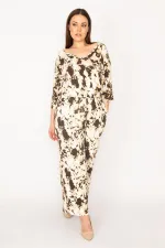 KADIN KAHVE BATİK DESENLİ BEL KISMI LASTİK VE CEP DETAYLI GENİŞ PAÇALI TULUM