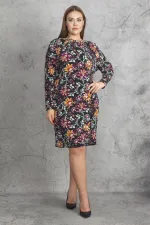 Kadın Siyah Zincir Aksesuarlı Yaka Detaylı Yan Büzgülü Elbise 65N19795