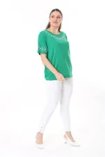 Kadın Büyük Beden Beyaz İnci Ve Nakış Detaylı Kısa Kollu Bluz 65N37677