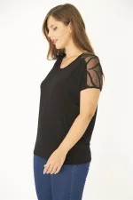 Kadın Büyük Beden Siyah Arka Robası Fermuar Ve Dantel Detaylı Bluz 65N36943