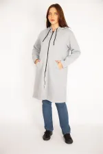 Kadın Gri İçi Şardonlu Polar Kumaş Ön Fermuarlı Kanguru Cepli Kapşonlu Mont 65N34653