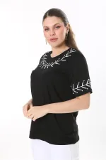 Kadın Büyük Beden Beyaz İnci Ve Nakış Detaylı Kısa Kollu Bluz 65N37677